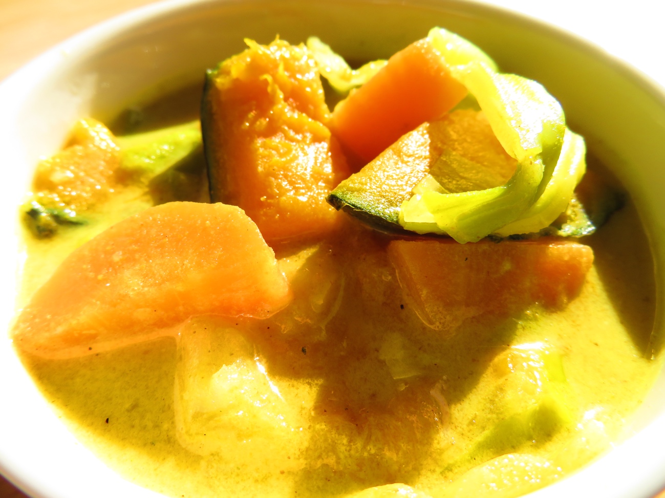 野菜も栄養もたっぷり インドの家庭で教わった油を使わないカレー たべぷろ