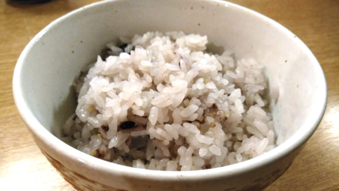 ご飯を炊く前に溶かすだけ！貴重な栄養がたっぷり取れる『GABA発芽玄米粉』の使い方