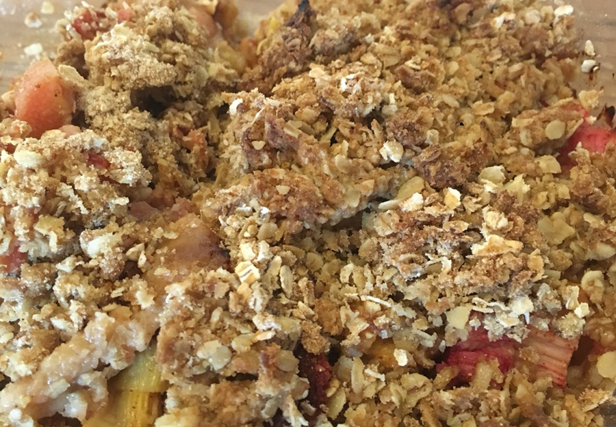 イギリスでのルバーブのおいしい食べ方 ルバーブクランブル たべぷろ