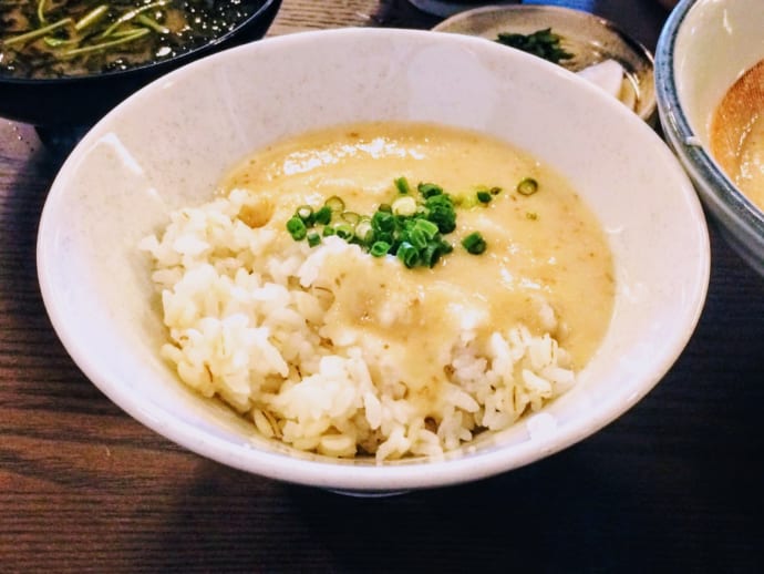 旧東海道の名物とろろ汁を自宅でも！出汁と白味噌で割るおいしい食べ方【レシピ付き】