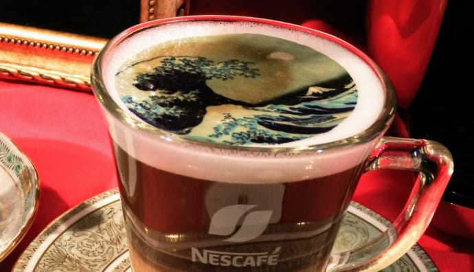世界の名画がコーヒーカップの中に！飲める美術展