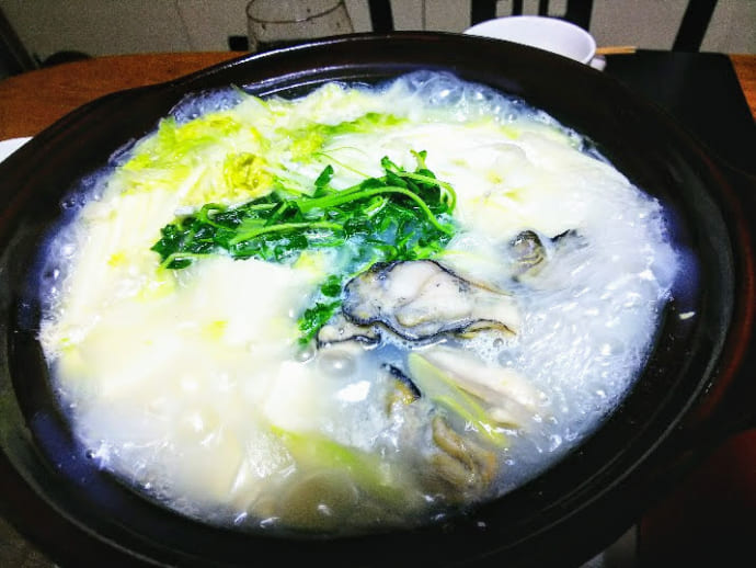 レトルト白湯の牡蠣鍋で手軽に温まりましょう♪【レシピ付き】