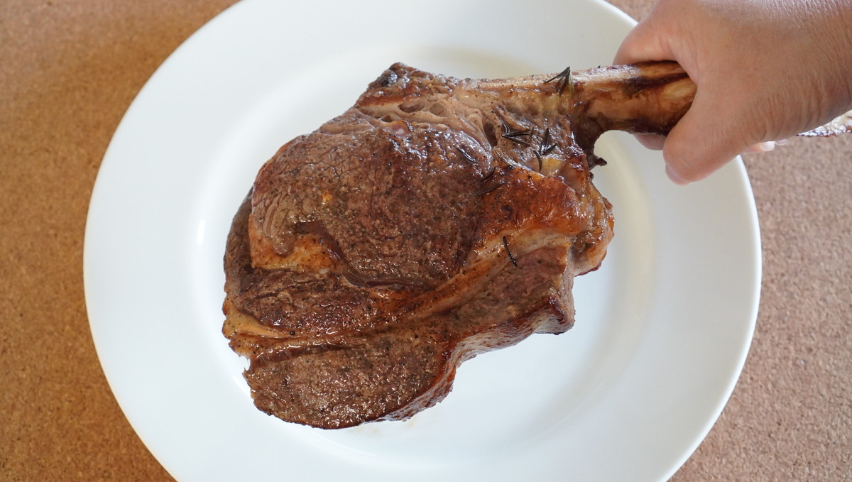 骨付き巨大ステーキ トマホーク こどもの日に作って盛り上がろう たべぷろ