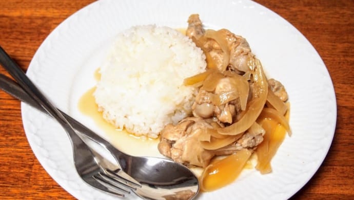 鶏肉がお酢の力でホロホロに！煮込み15分で作れるフィリピンの常備菜チキンアドボ【レシピ付き】