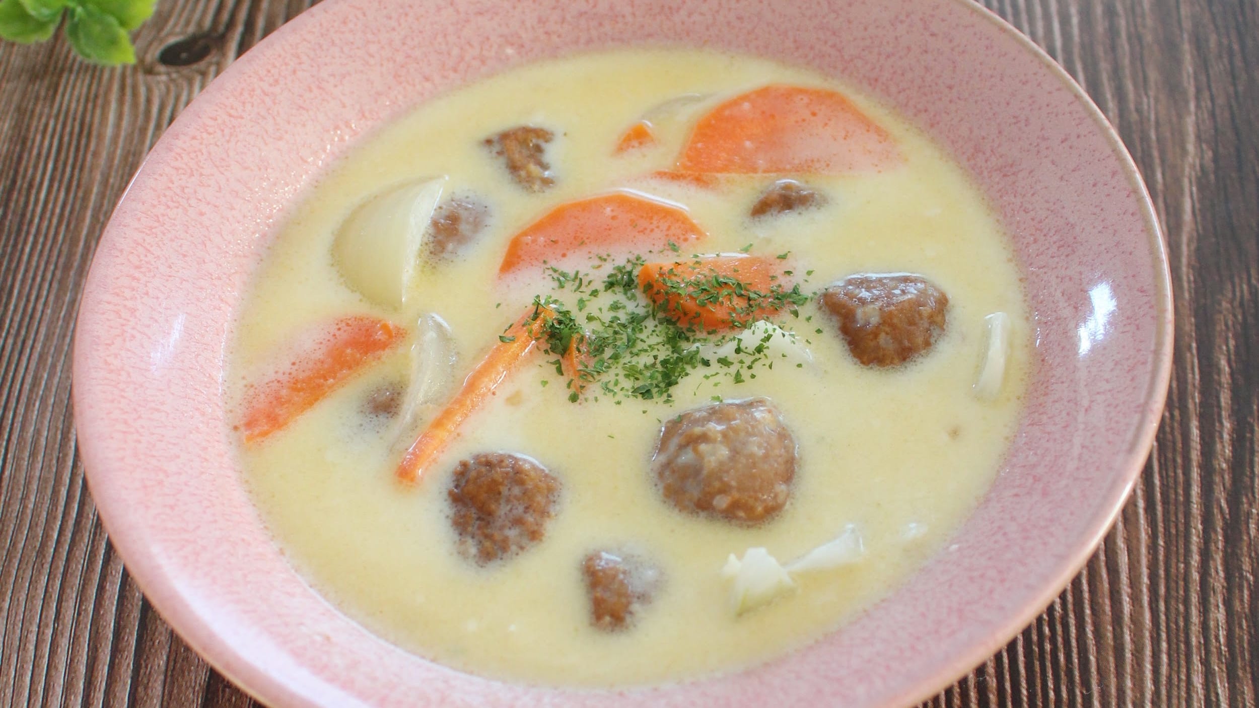 ママ管理栄養士おすすめ ミートボールを使ったレンチンクリームシチュー15分レシピ たべぷろ