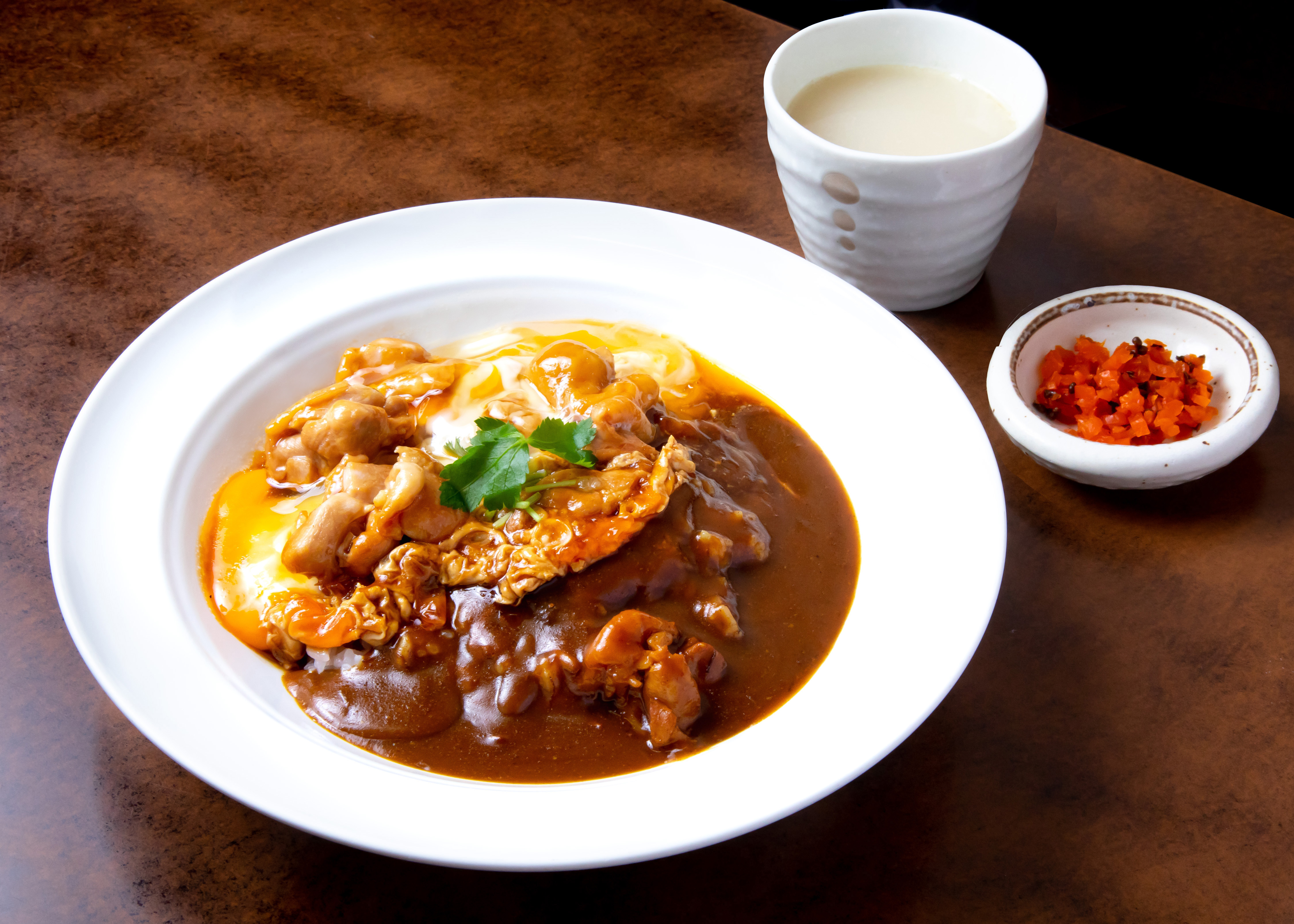 鶏肉愛に満ちた 親子カレー 築地の鶏肉料理店が生んだ異色コラボ たべぷろ