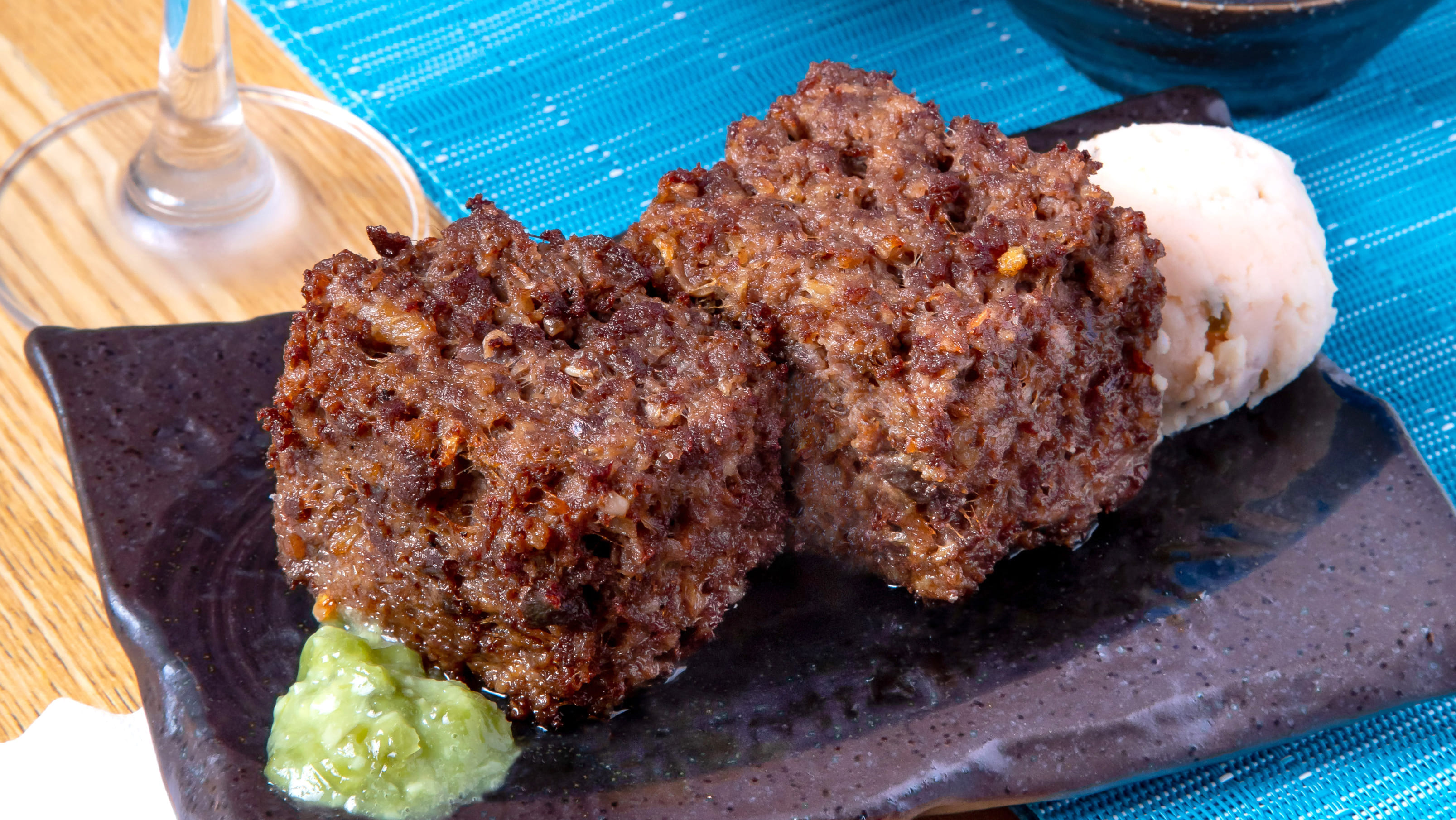 四角く進化したハンバーグ 肉塊のような食べごたえ たべぷろ