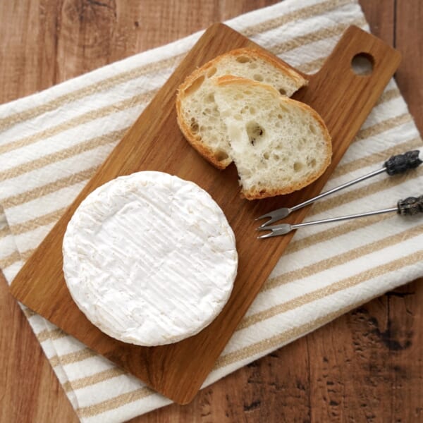 カマンベールチーズとパン